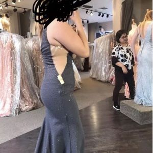 SHERRI HILL Size 8 Winter Formal  Dress- NEW.